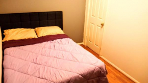 Room in Guest room - Cozy Bedroom close to downtown